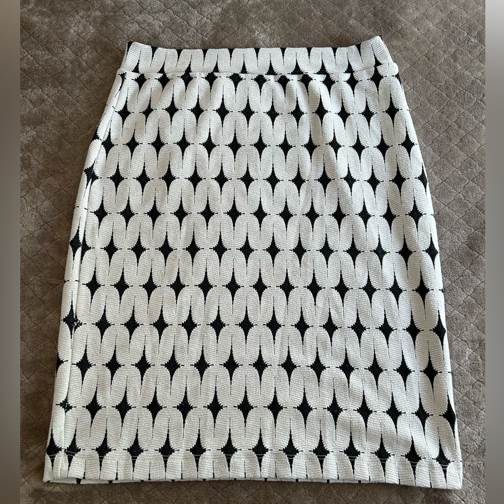 Black and white graphic knit skirt | size L or XL